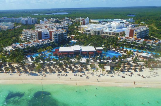 Excellence Playa Mujeres adults-only all-inclusive resort with infinity pools, luxury suites, and pristine beach in Playa Mujeres, Mexico.