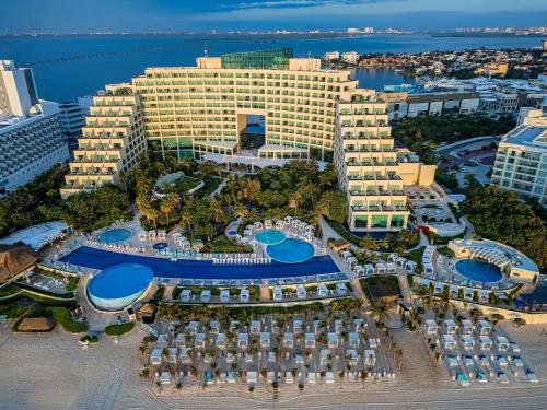 Live Aqua Beach Resort Cancun adults-only all-inclusive with infinity pools, modern design, and beachfront location in Cancun Hotel Zone.